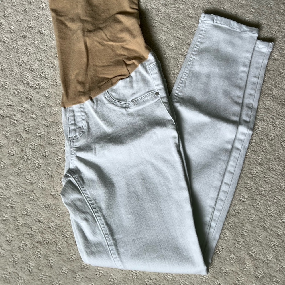 NWOT Maternity Jeans